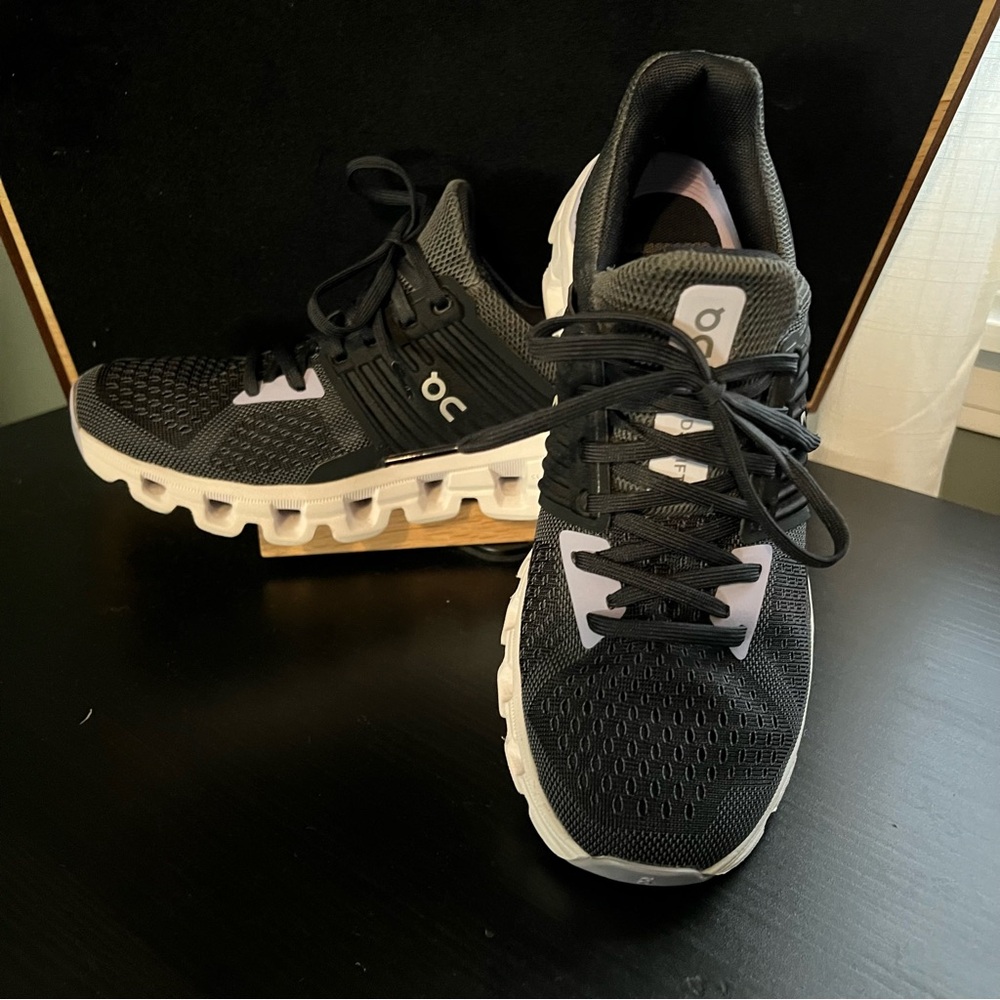 On Running - like new Cloudswift shoes